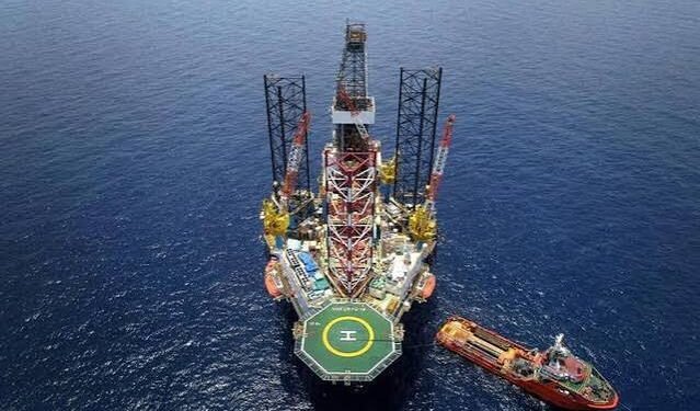 Sementara itu menurut Menteri Energi dan Sumber Daya Mineral (ESDM), Bahlil Lahadalia, proyek ladang gas raksasa Abadi Masela di Maluku menyandang status Proyek Strategis Nasional (PSN) dan ditargetkan memasuki tahap konstruksi tahun 2027. Sayangnya Blok Abadi Masela ini puluhan tahun tertunda, tidak selesai-selesai. Saat ini akhirnya ada keputusan, sudah ada kajian, dan sekarang sudah jalan.
