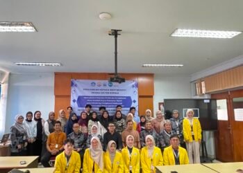 Sementara itu, Ketua Pengabdian PkM Skema Lektor Kepala, Sylvia Rozza, menjelaskan bahwa kegiatan ini dirancang untuk memberikan pengetahuan sekaligus keterampilan praktis kepada peserta dalam memanfaatkan pemasaran digital. Materi yang diberikan tidak hanya membahas konsep pemasaran digital, tetapi juga strategi membangun identitas merek (branding), menghasilkan konten promosi yang menarik, memanfaatkan media sosial sebagai kanal pemasaran, hingga membangun hubungan yang lebih dekat dengan pelanggan melalui platform digital.