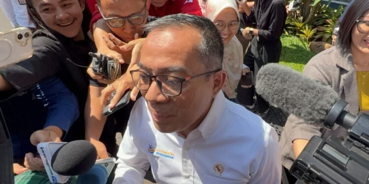 Prabowo Panggil Mendikti Saintek dan Petinggi Danantara ke Istana Bahas Program Strategis
