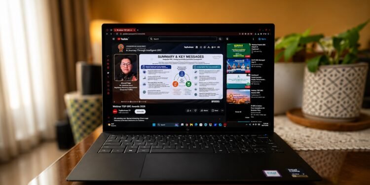 review-hp-omnibook-ultra-14-kd0088tu-laptop-ai