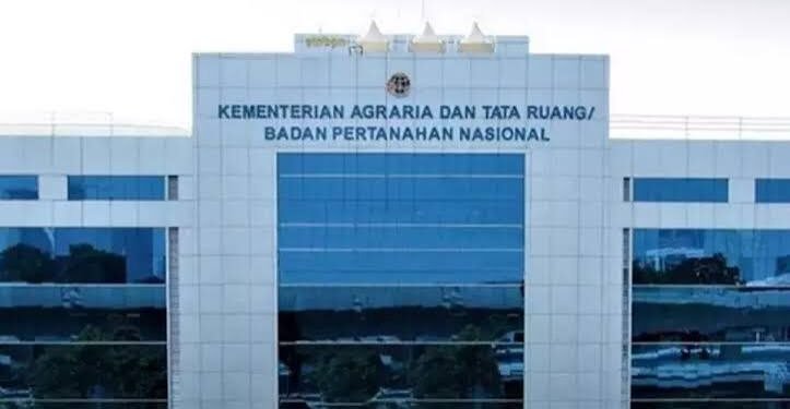 Menurut Nusron, pada tahap pertama dimulai pada 17 Agustus 2026 di 17 kabupaten/kota. Selanjutnya, tahap kedua akan diperluas ke 24 kabupaten/kota mulai 24 Agustus 2026. Hingga akhir Agustus 2026, percepatan layanan tersebut akan mencakup 41 kabupaten/kota atau mendekati angka 50 persen, total pelayanan.