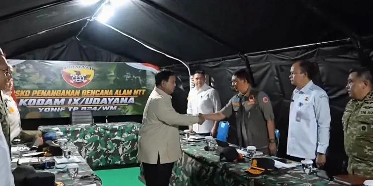 Tiba di Nagekeo, Prabowo Langsung Pimpin Rapat Penanganan Gempa NTT