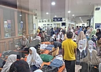 Berdasarkan data investigasi terakhir BGN, total penerima manfaat yang terdampak keracunan MBG di SPPG Sidoarjo Talangangin Kalitengah sebanyak 512 orang, dengan jumlah penerima yang masih dirawat sekitar 80 orang, serta yang sudah keluar dari rumah sakit dan dinyatakan sembuh 312 orang. Namun demikian, sebanyak 120 orang masih terus diobservasi