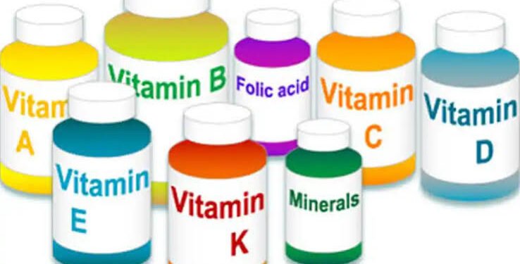 Menurut Ashley kembali, risiko terhadap hati bergantung pada jenis vitamin yang dikonsumsi. Vitamin yang larut dalam air, seperti vitamin C dan vitamin B, akan dikeluarkan dari tubuh ketika dikonsumsi berlebihan. Lalu vitamin yang larut dalam lemak yaitu vitamin A, D, E, dan K, disimpan di hati dan jaringan lemak.