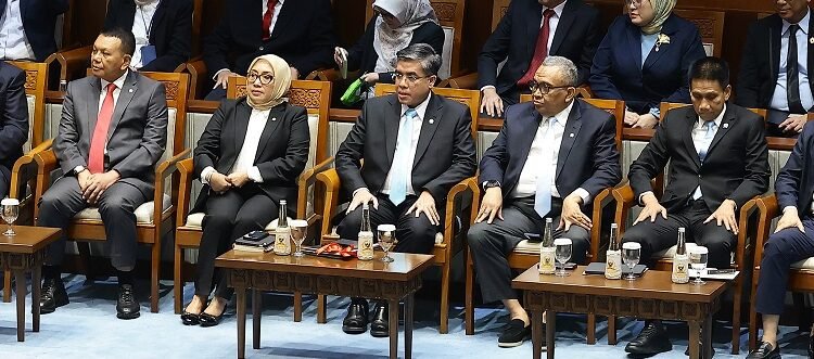 uu-pelindungan-ketenagakerjaan-10-hak-pekerja