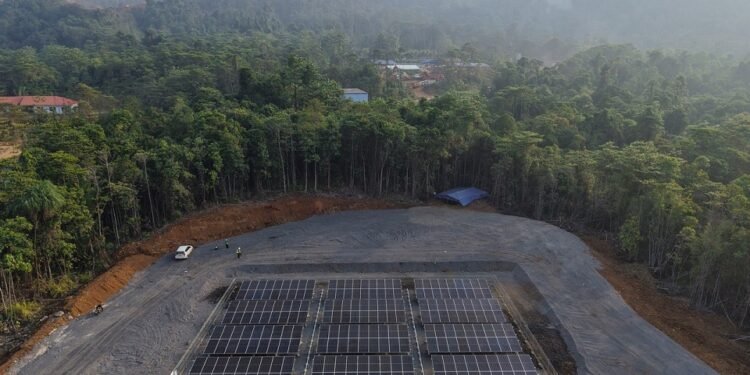 cor-resmikan-plts-hybrid-off-grid-morowali-utara