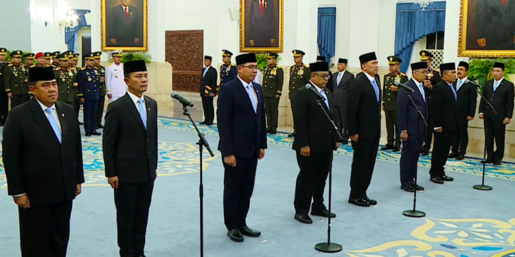 Prabowo Lantik Tujuh Pejabat Baru, Termasuk Kepala BNPB dan Empat Wakil Menteri